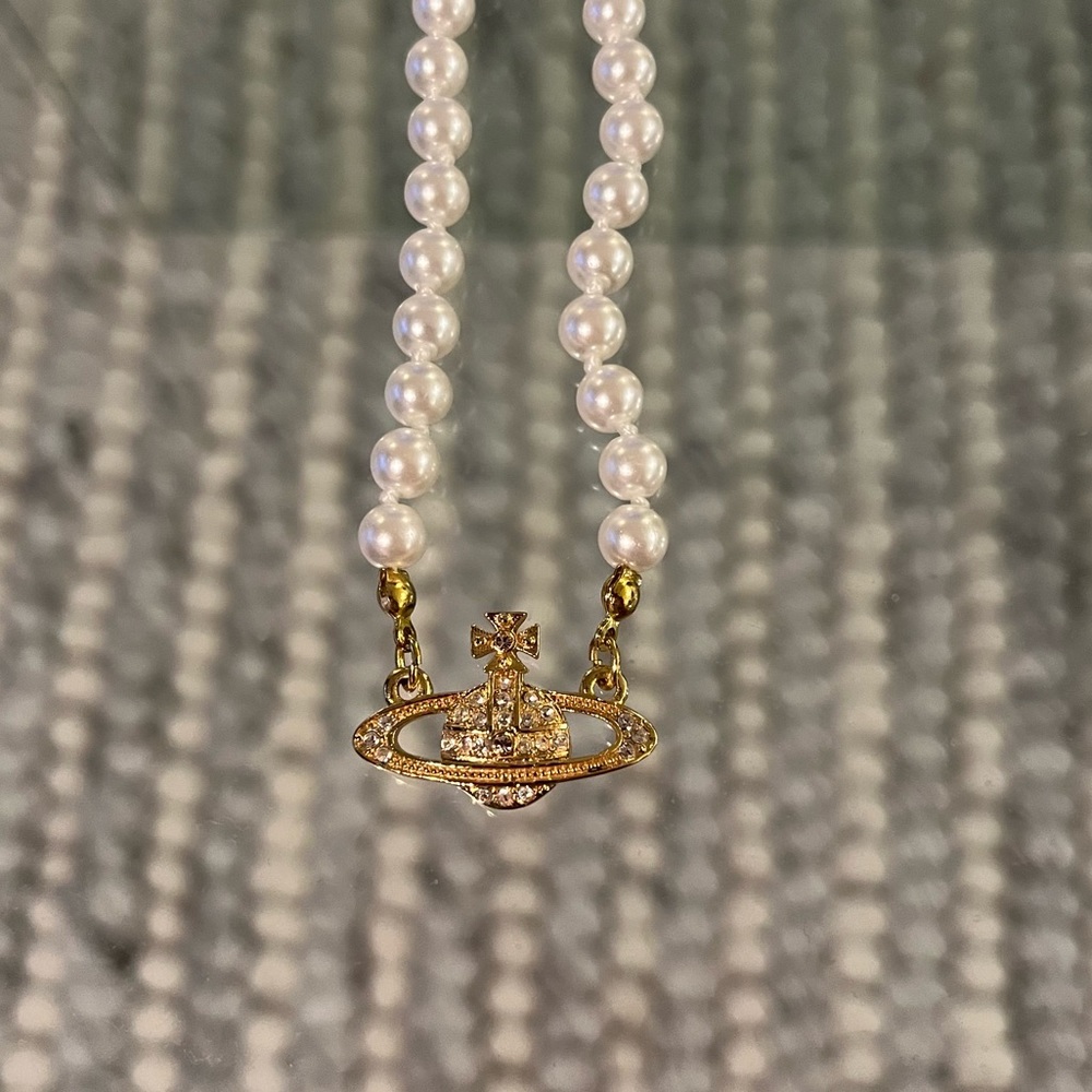 Vivienne Westwood pearl choker